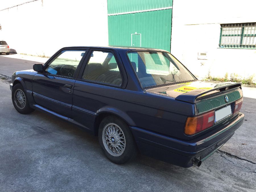 BMW-318-IS-Coupe-1990-5