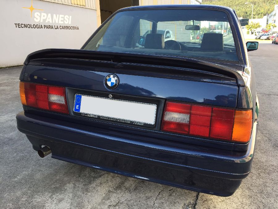 BMW-318-IS-Coupe-1990-7