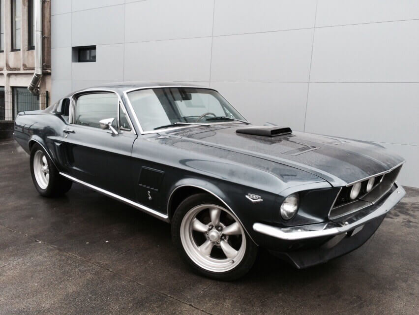 Ford-Mustang-Fastback-negro-1967