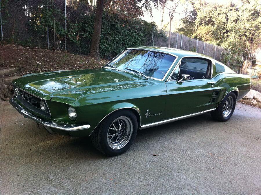 Ford-Mustang-Fastback-verde-1967