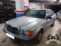 Mercedes-Benz-300-CE-1988