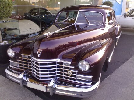 Cadillac-Sedan-62-1947