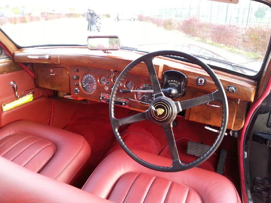 Jaguar-MK-IX-1960-4