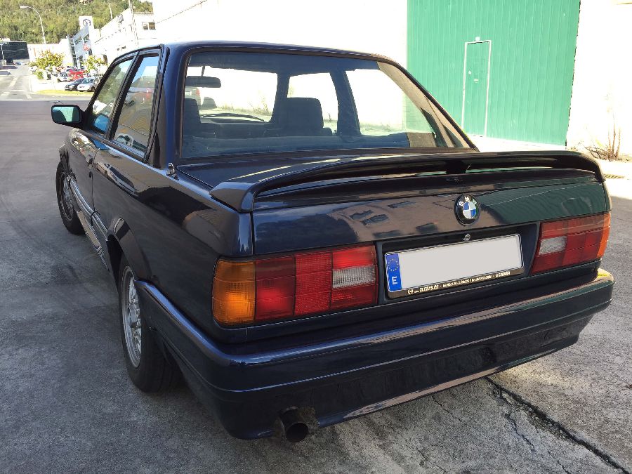 BMW-318-IS-Coupe-1990-6