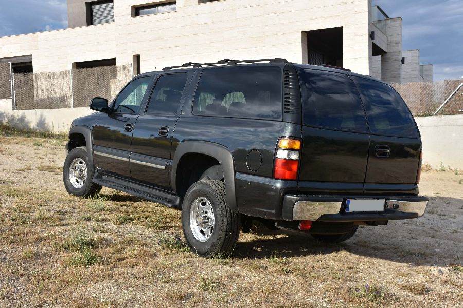 Chevrolet-Suburban-LT-2005-4