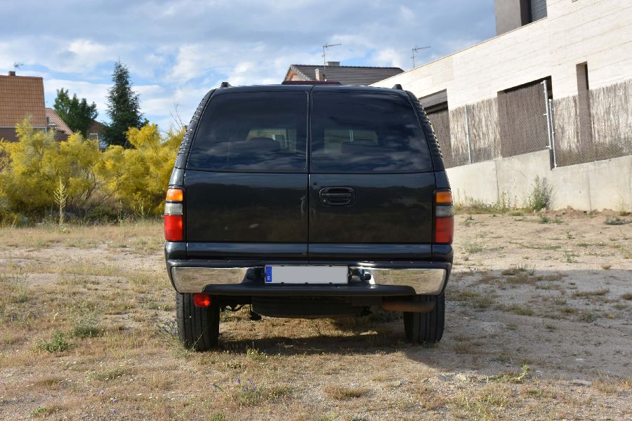 Chevrolet-Suburban-LT-2005-6