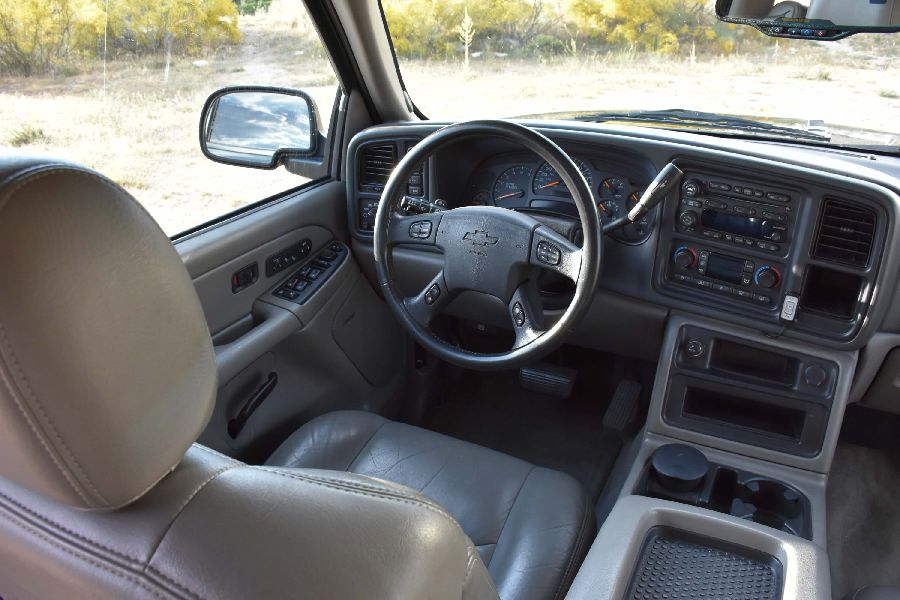 Chevrolet-Suburban-LT-2005-7