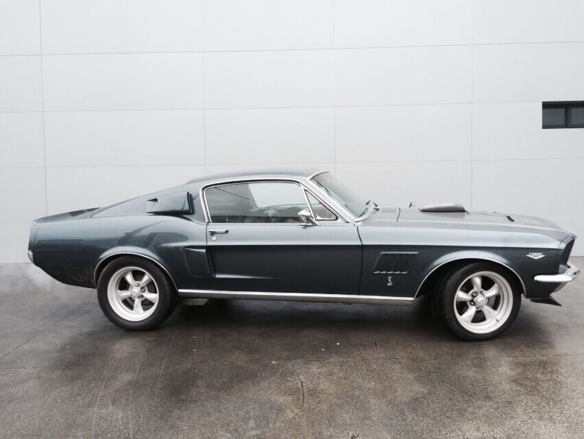 Ford-Mustang-Fastback-negro-1967-2