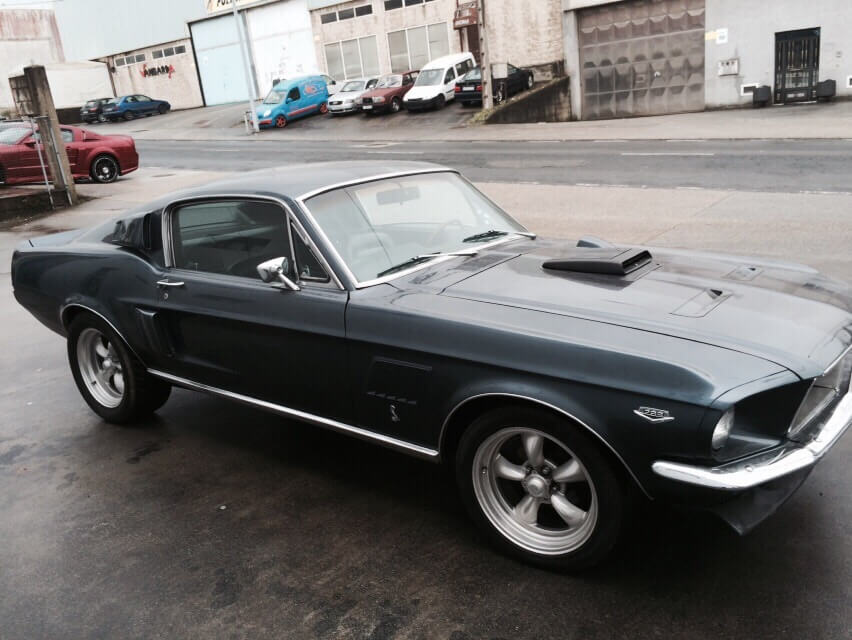 Ford-Mustang-Fastback-negro-1967-4