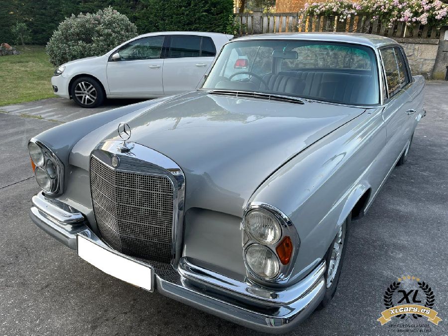 Mercedes-Benz-220-SE-b-1964